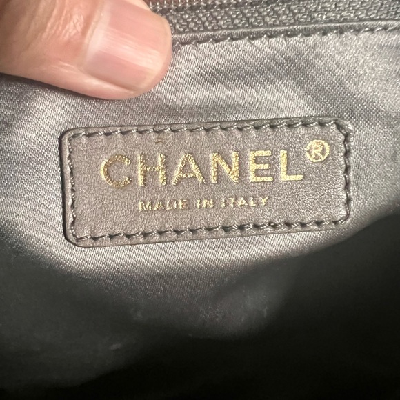 SALE ✨ CHANEL Authentic Vintage White Mosaic CC Calfskin Leather Maxi Flap Bag - Picture 5 of 16